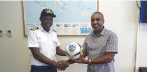 

KPA boss William K Ruto (right) with Bandari FC Vice Chairman Twaha Mbarak 
