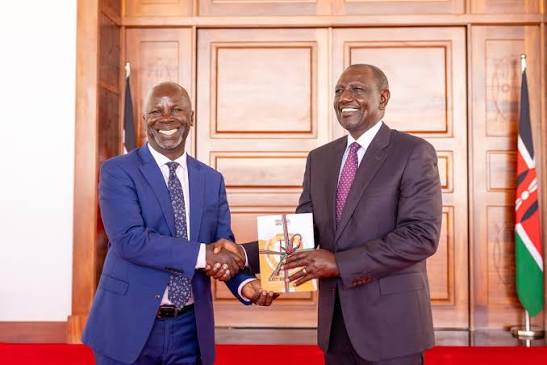 Amb. Muchiri hands over exit report to President Ruto ahead of Diplomatic posting