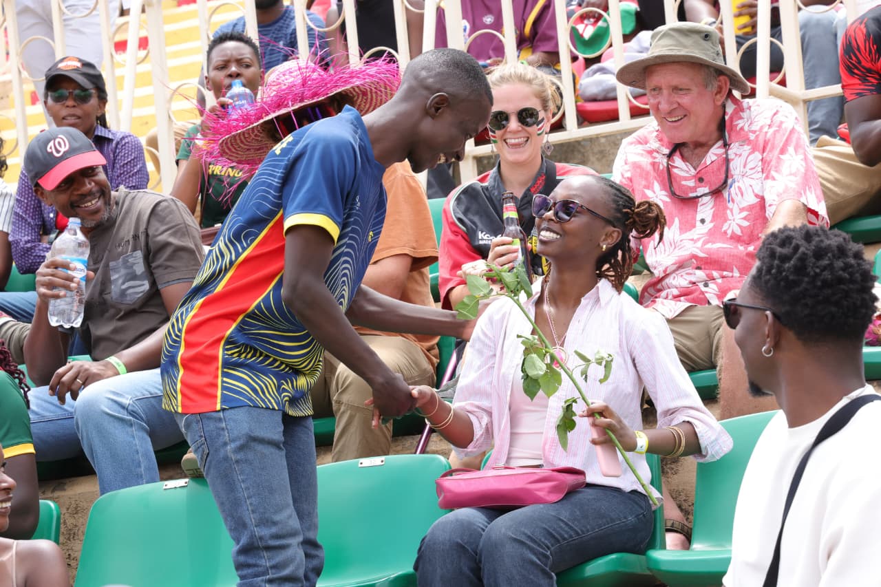 Roses in the stands as police spread Valentine’s cheer at HSBC Sevens ...