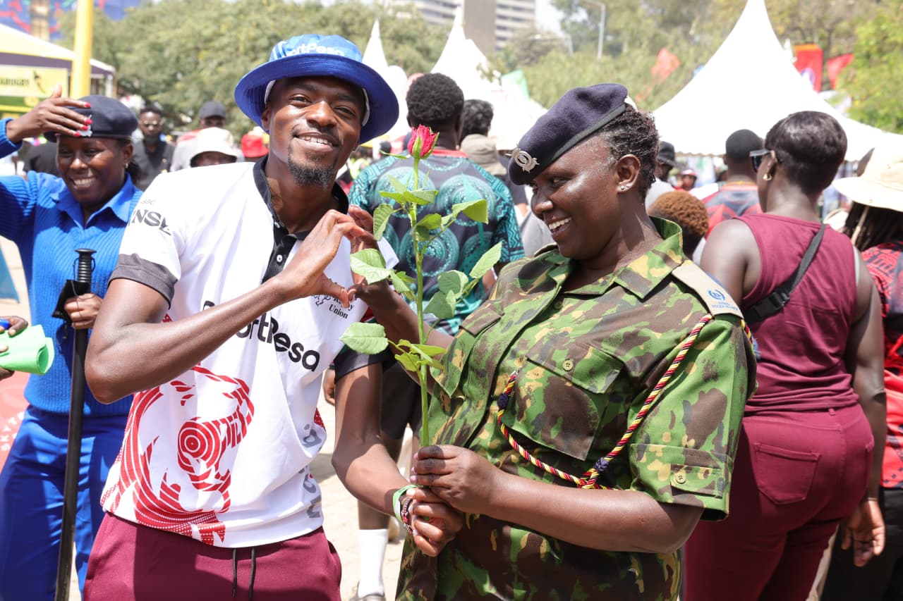In Pictures: Roses in the stands as police spread Valentine’s cheer at HSBC Sevens
