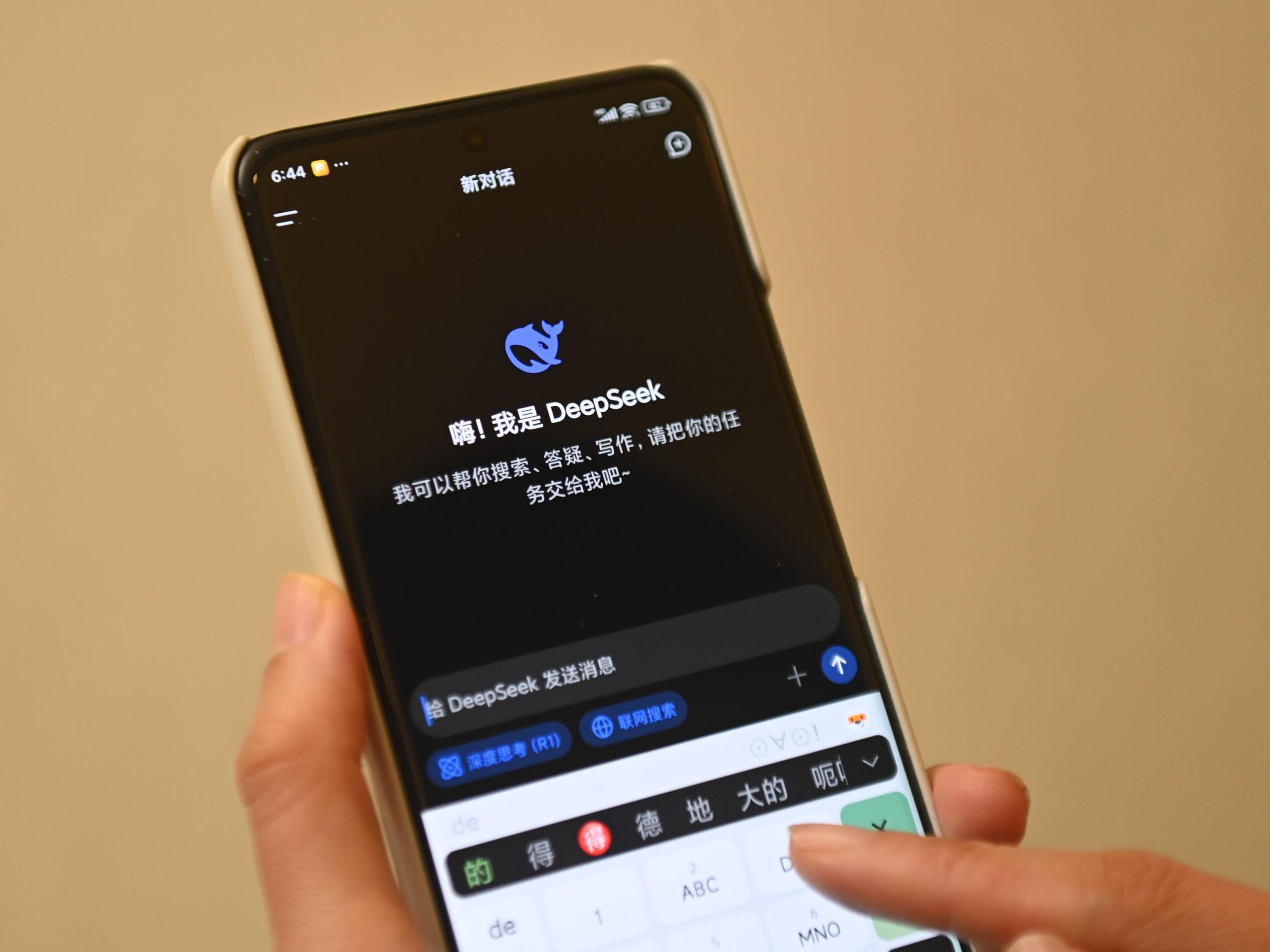 Chinese political advisor warns against “intellectual laziness” as AI reshapes education