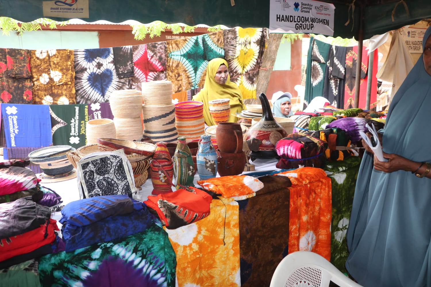 Dadaab refugees host community benefit from trade bazaar