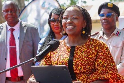 First Lady Rachel Ruto addressing the pupils and teachers at Lwala Kadawa Comprehensive School, Kisumu.