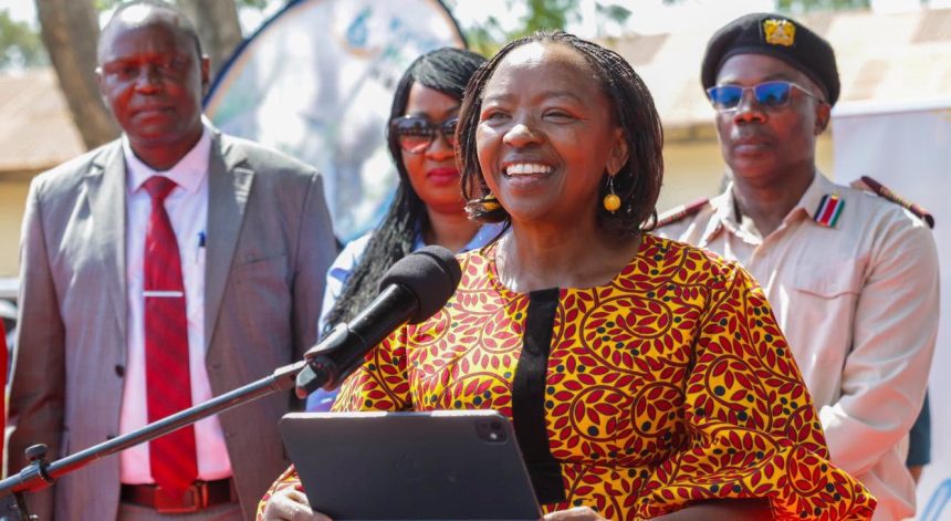 First Lady Rachel Ruto addressing the pupils and teachers at Lwala Kadawa Comprehensive School, Kisumu.